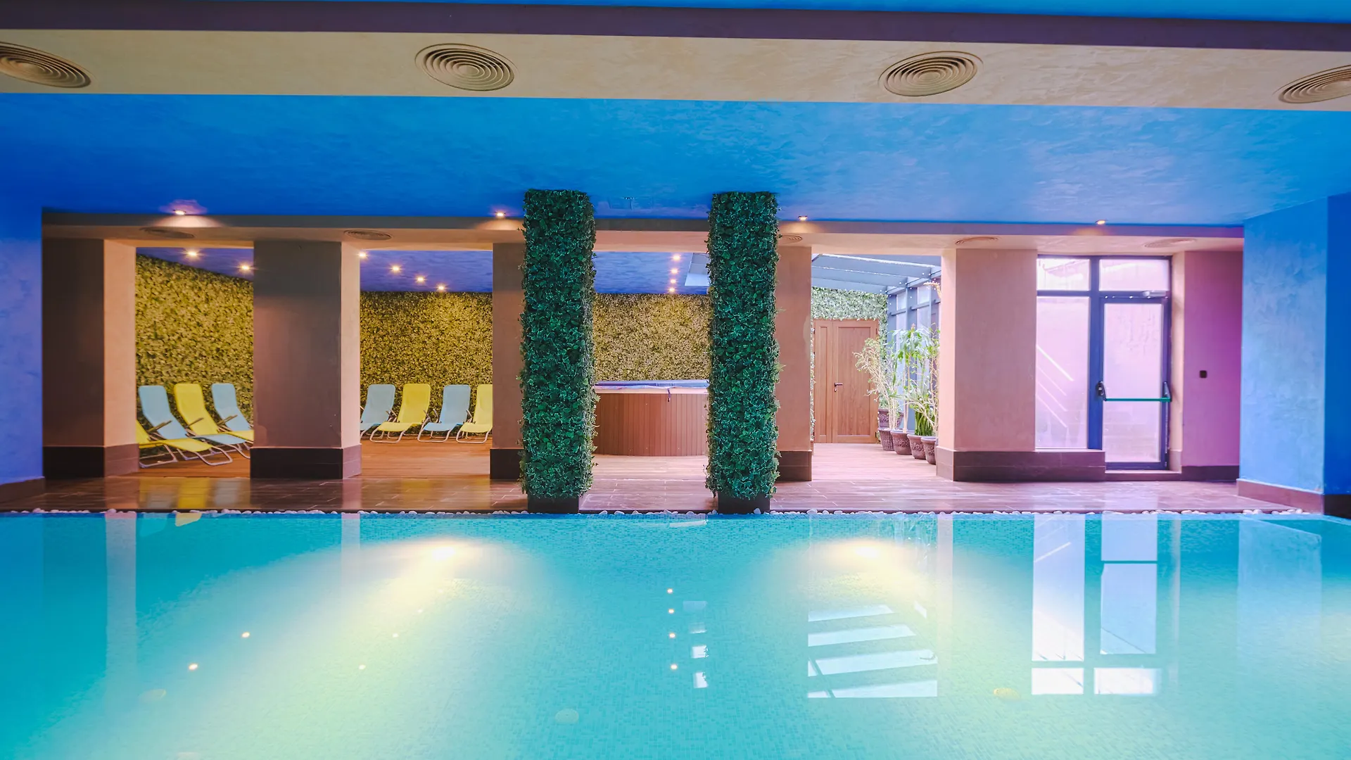 מלון דירות בנסקו Cornelia Deluxe Residence